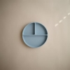000644_2 Mushie Talerzyk Silikonowy z Przyssawką Powder Blue